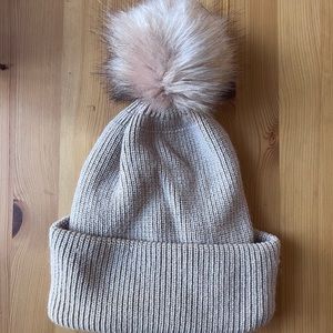 Look Cashmere women’s Pom Pom hat